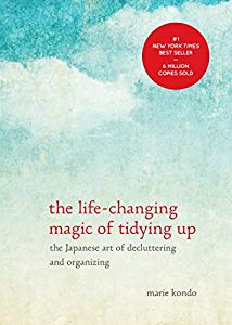 This #1 New York Times best-selling guide to decluttering your home from Japanese cleaning consultant Marie Kondo takes readers step-by-step through her revolutionary KonMari Method for simplifying, organizing, and storing.Despite constant efforts to...